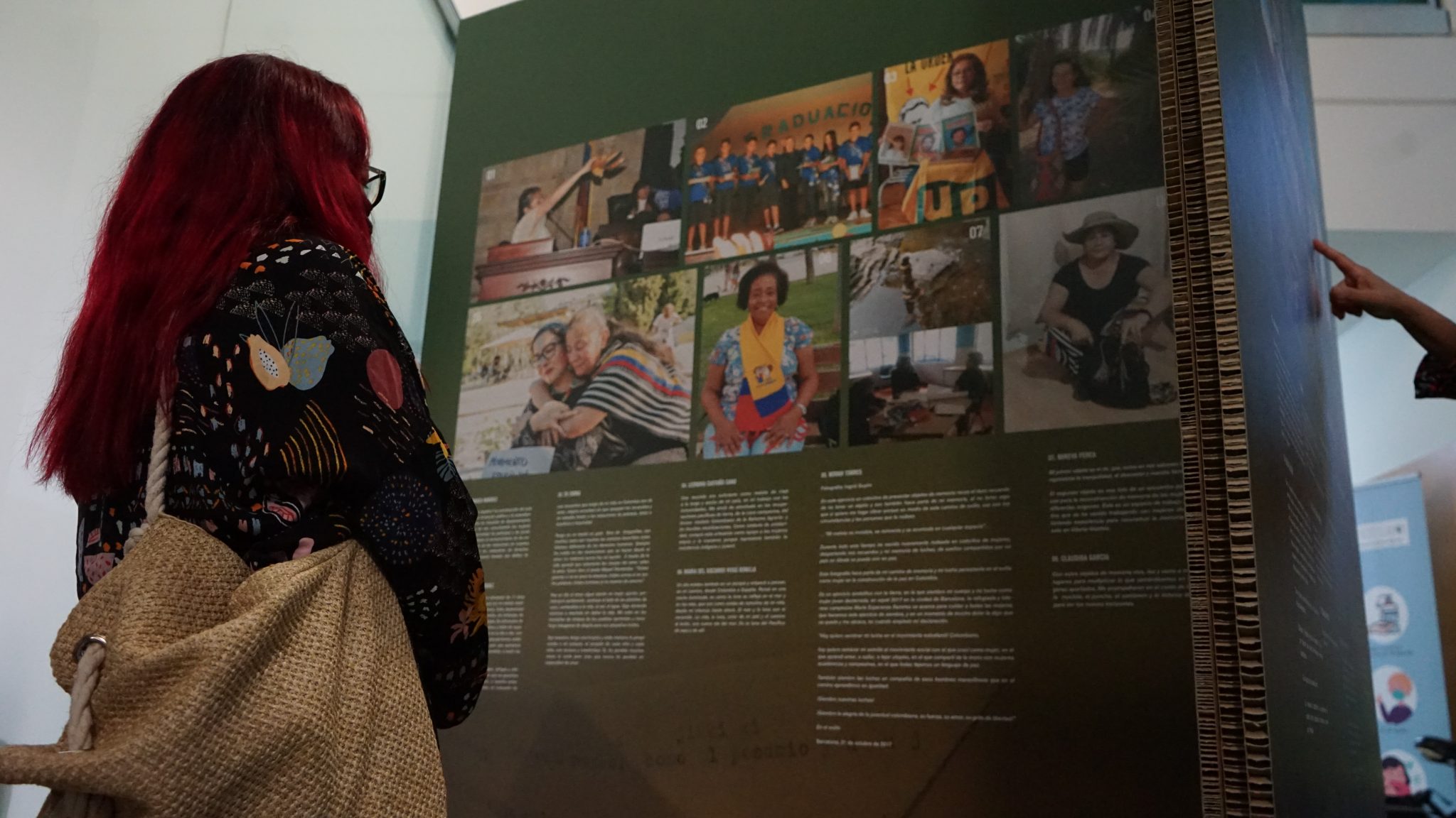 La exposición «Mujeres del exilio» refleja las experiencias de un colectivo de refugiadas colombianas en la Comunitat Valenciana